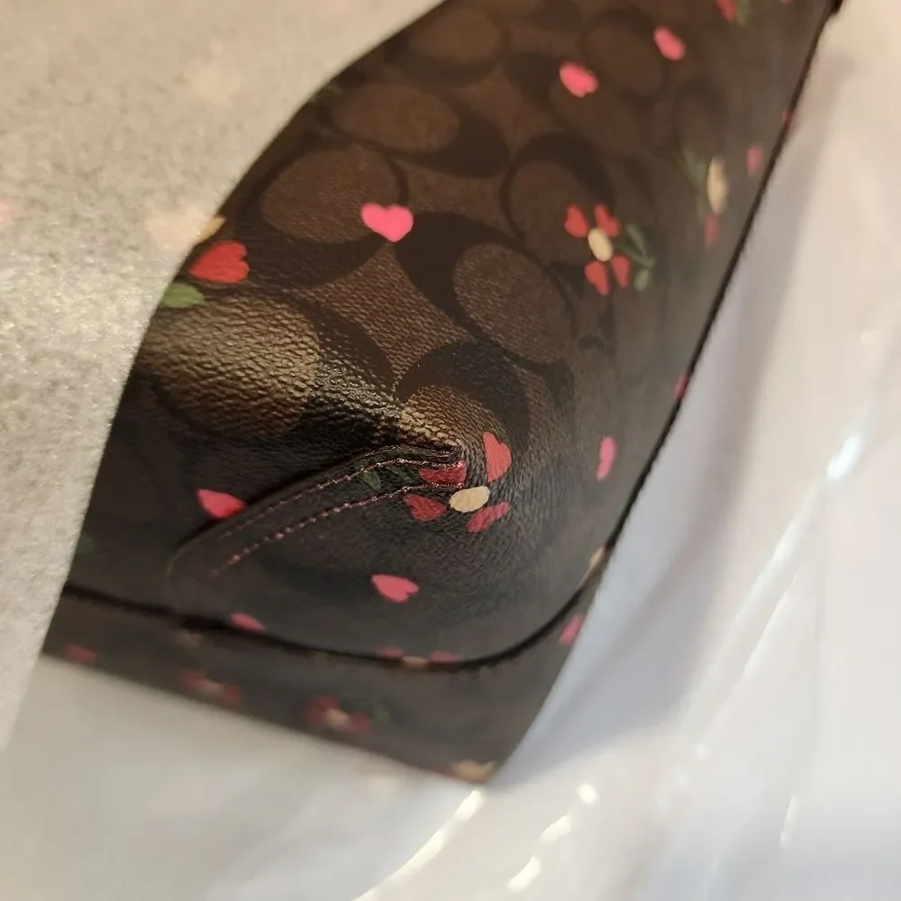 NWT C7616 COACH CITY TOTE IN SIGNATURE CANVAS WITH HEART PETAL PRINT